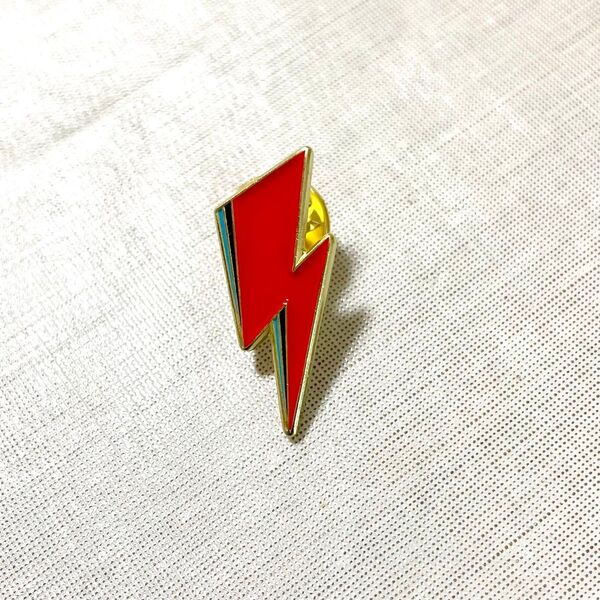 DAVID BOWIE ピンバッジ デヴィッドボウイ pins イギリス雑貨