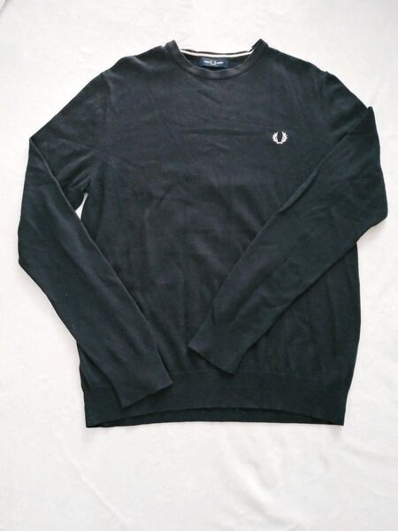 フレッドペリー FRED PERRY 薄手ニット ブラック ワンポイントロゴ