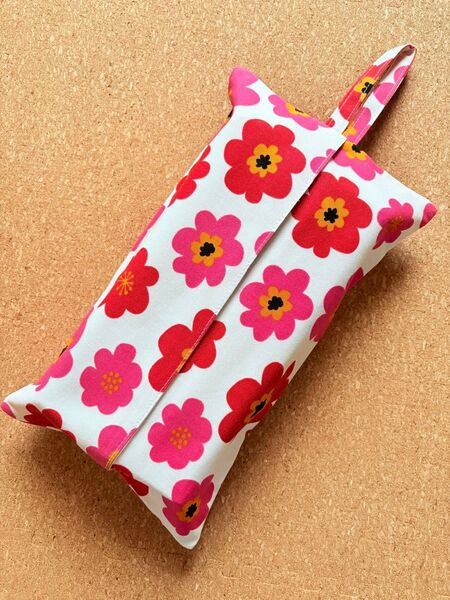 北欧風花柄×レッド ボックスティッシュケース