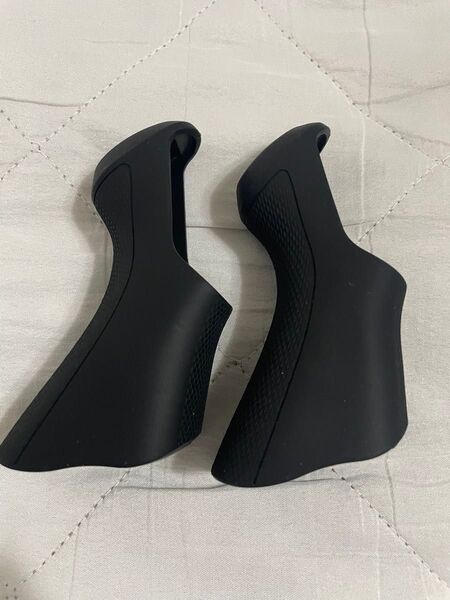 SHIMANO Di2 ST-6870用 ブラケットカバー ブラックメーカーが廃盤の為、社外品です、、