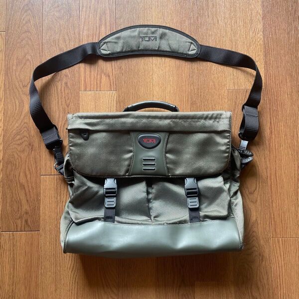 【テック】TUMI メッセンジャーバッグ オリーブグリーン メッシュ