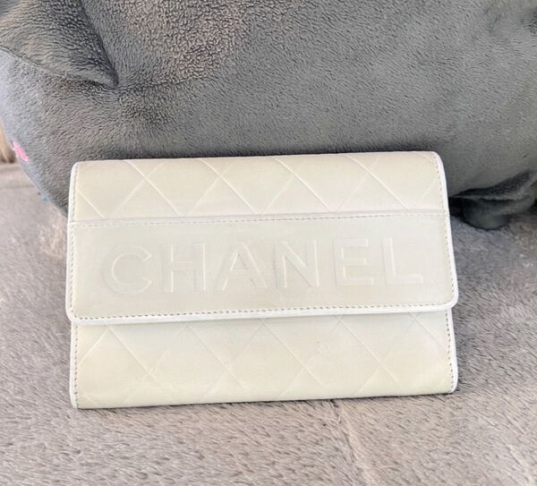 正規品 シャネル CHANEL 二つ折り財布 ホワイト 白 レザー