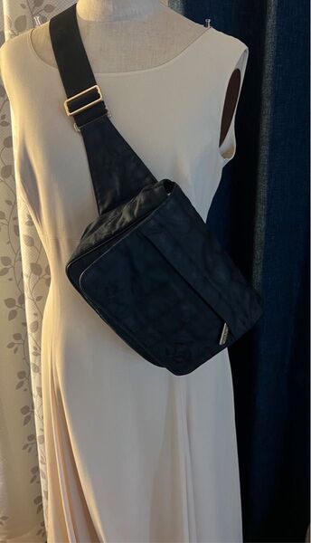 正規品 シャネル CHANEL ニュートラベルライン ボディーバッグ ココマーク ブラック