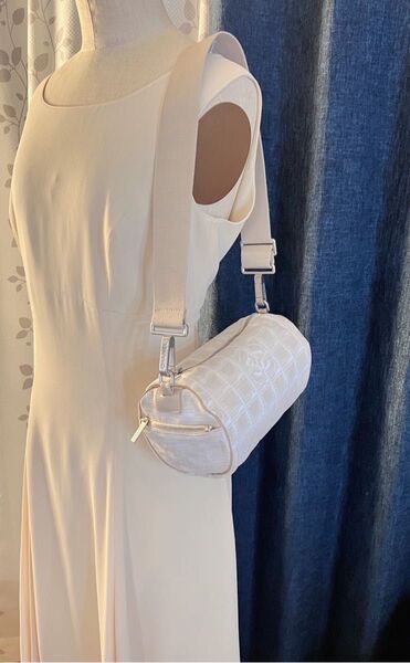 正規品 CHANEL ニュートラベル ミニロールバッグ ショルダー ベージュ
