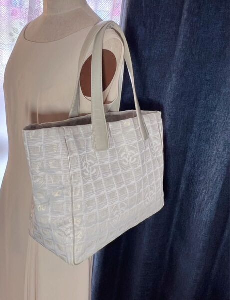 正規品 CHANEL シャネル トートバッグ ニュートラベルライン キラキララメ金色