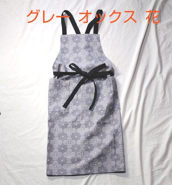 肩紐の長さが調節可能な カフェエプロン♪ハンドメイド