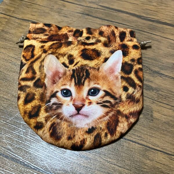 ネコ巾着A ハンドメイド ポーチ ミニポーチ 小物入れ 猫 巾着 まんまる巾着 じじみ巾着 リアルプリント ネコ