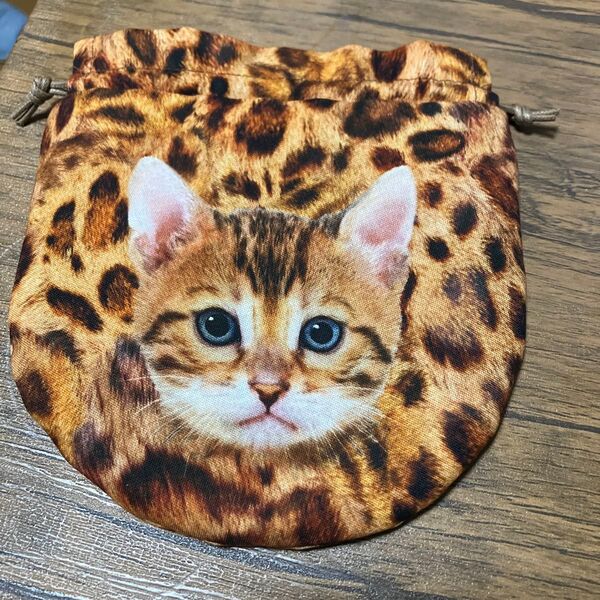 ネコ巾着C ハンドメイド ポーチ ミニポーチ 小物入れ 猫 巾着 まんまる巾着 じじみ巾着 リアルプリント ネコ