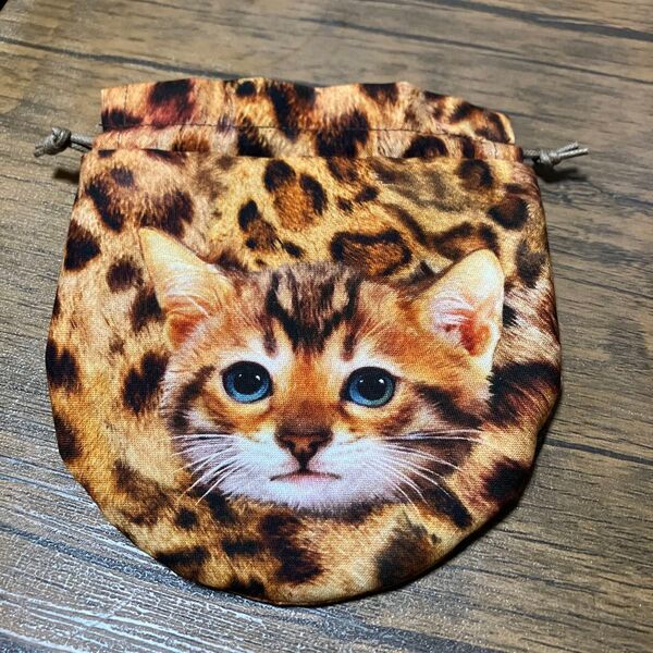 ネコ巾着B ハンドメイド ポーチ ミニポーチ 小物入れ 猫 巾着 まんまる巾着 じじみ巾着 リアルプリント ネコ