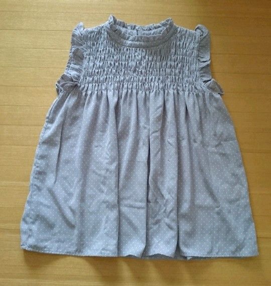 リシェグラマー Riche glamour フリル襟ノースリーブトップス ドット柄 水玉シャーリングブラウス グレー M