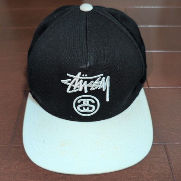 STUSSY キャップ 黒×白 ツートンカラー
