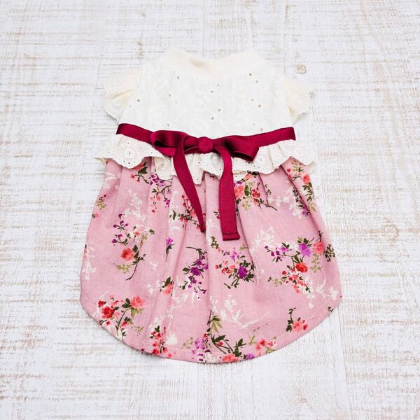 【現品限り】犬服 くすみピンク花柄 ワンピース 袖とウエストフリル付き 涼しいお腹メッシュ XXS②24
