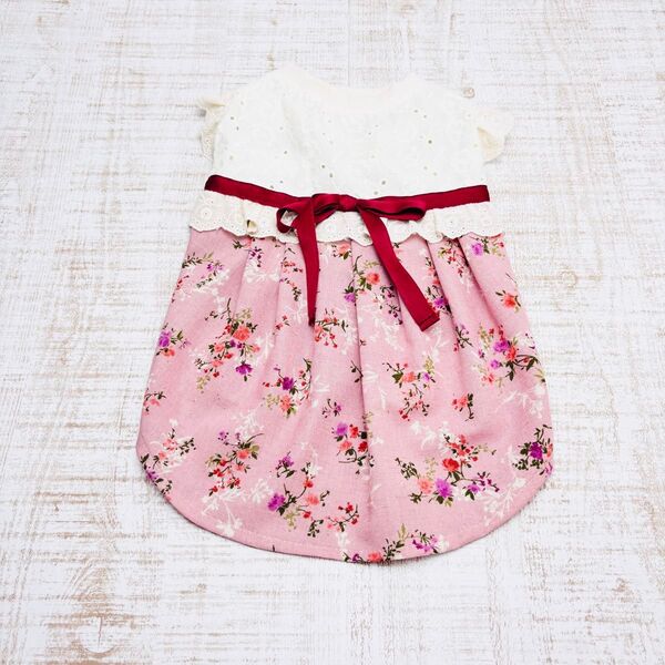 【現品限り】犬服 くすみピンク花柄 ワンピース 袖とウエストフリル付き 涼しいお腹メッシュ M①32
