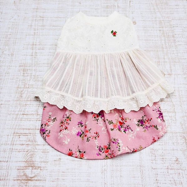 【現品限り】犬服 くすみピンク花柄 ワンピース エプロン付き 涼しげお腹メッシュ