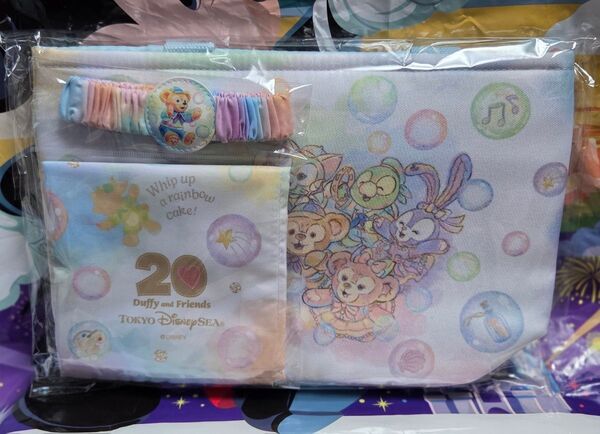 ダッフィー&フレンズ 20周年 カラフルハピネス スーベニア ランチグッズ(ランチケース、ランチクロス、バンド) 3点セット
