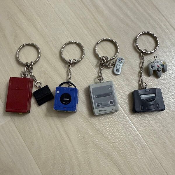 Nintendo 任天堂 歴代ハードキーホルダー ゲーム機