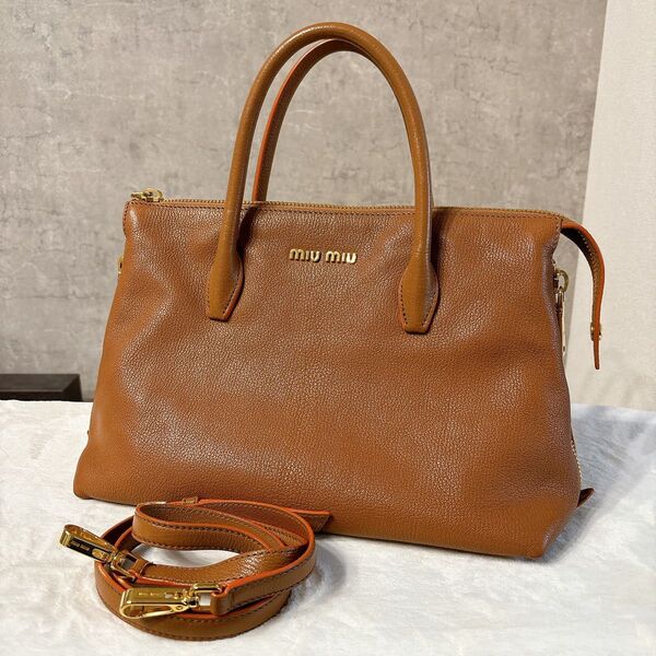 美品 miu miu ミュウミュウ 2way ハンドバッグ マドラス ブラウン
