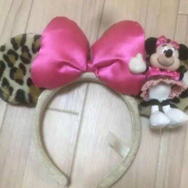 ミニーちゃんのヒョウ柄のカチューシャ