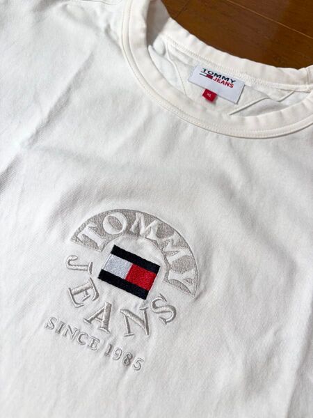 TOMMY JEANS 白Tシャツ