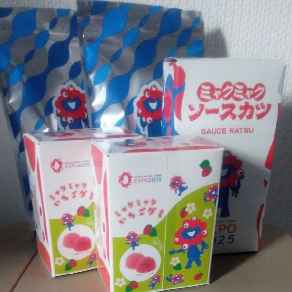 大阪万博土産ミャクミャクソースカツ、クッキー、グミキャンディー
