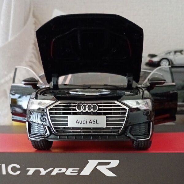 1/18スケール アウディ A6L ブラック カラー ダイキャストカー「ヘッドライト&リヤテールランプ点灯機能、サウンド機能付き」