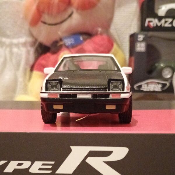 イニシャルD、1/36スケールのトヨタ スプリンタートレノ AE86 【パンダトレノ】ダイキャストカー