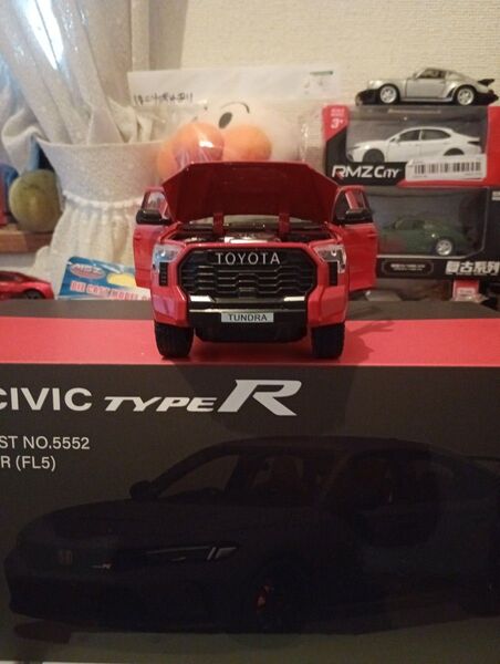 1/24スケールトヨタ タンドラ ミニカー ダイキャストモデル グリーンカラー 左右両側4ドア+ボンネット+リヤの計6カ所開閉機能