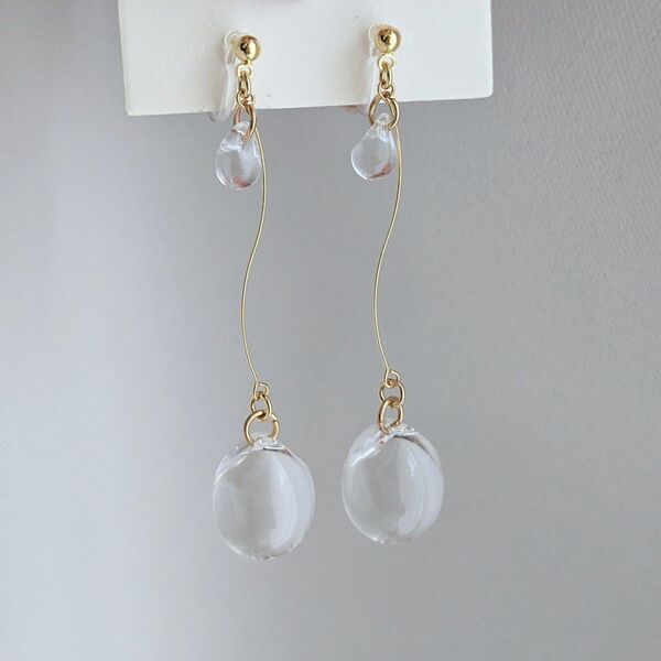【No.338】アレルギー対応 ハンドメイド イヤリング ピアス 透明 クリア しずく ノンホールピアス 樹脂イヤリング