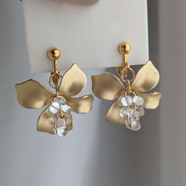 【No.331】アレルギー対応 ハンドメイド イヤリング ピアス フラワー 花 マット ゴールド クリア 透明
