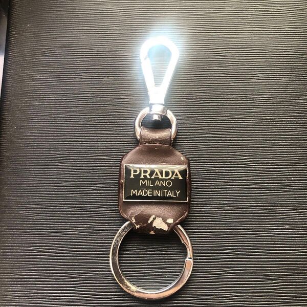 PRADA キーホルダー キーリング ブラウン