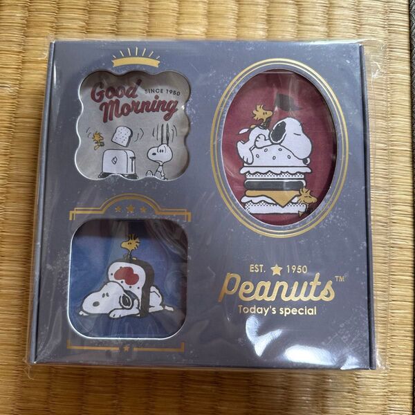 新品未開封 PEANUTS スタンド付きメモ スヌーピー