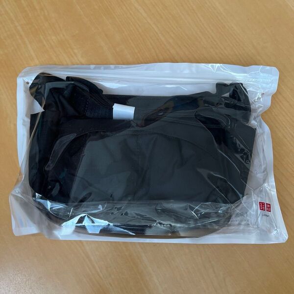ユニクロ UNIQLO マルチポケットミニバッグ 黒 ノベルティ