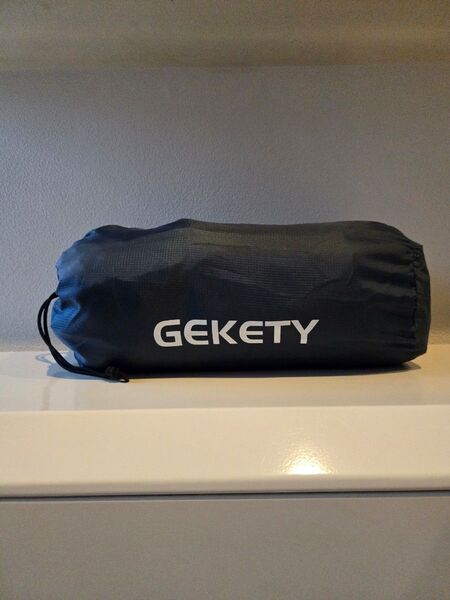 GEKETY キャンプ 足踏み式 エアーマット 無限連結可能 枕付き 災害マット 車中泊マット キャンプ用品 テント