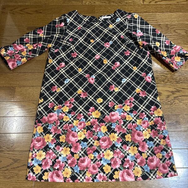 ローズティアラ 黒×赤黄花 ワンピース 7部袖 花柄 42 大きいサイズ