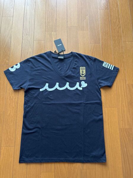 新品未使用品雑誌掲載ムータマリンメンズ半袖 Vネック ロゴTシャツMサイズ 即日発送