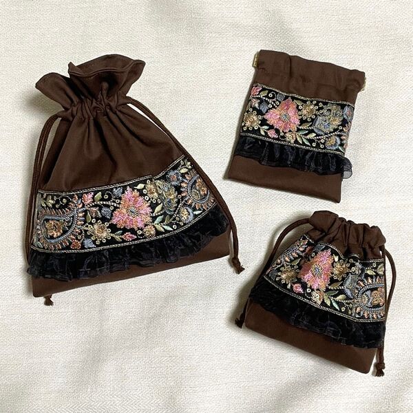 17 ハンドメイド 巾着 巾着袋 バネ口 ポーチ ブラウン 茶 ブラック 黒 インド刺繍リボン 花 フリル 刺繍