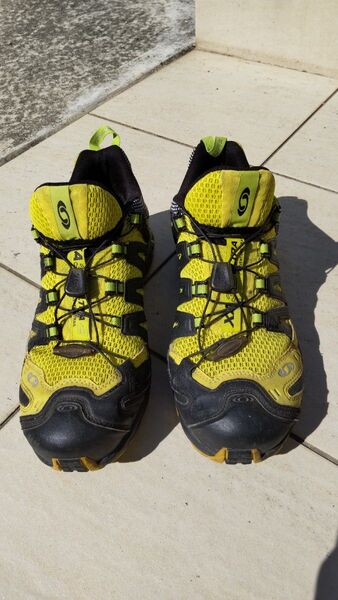 salomon イエロー トレイルランニング 25.5センチ