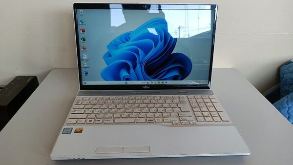 ノートパソコンFUJITSU第八世代Core i7 SSD512Gメモリ16G Win11 Office BD