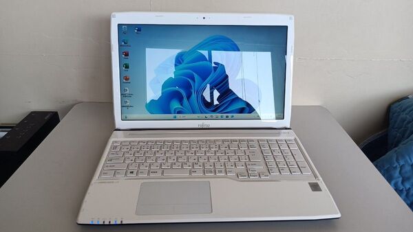Blu-ray ノートパソコンFUJITSU Core i7 SSD256G Win11 Pro