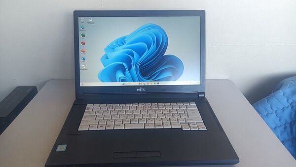 ノートパソコンTOSHIBA第六世代Core i5 SSD256Gメモリ8G Windows11Pro office2021