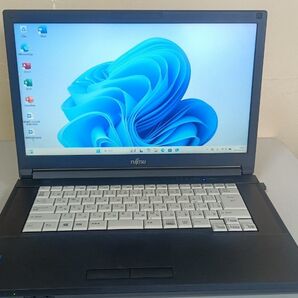 美品ノートパソコンFUJITSU第八世代Corei5 SSD512Gメモリ16G A579 Win11 office 2024