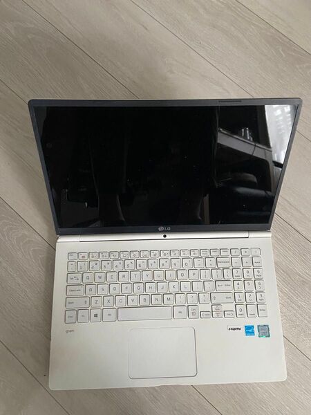 LG Gram 薄型ノートパソコン 15z970