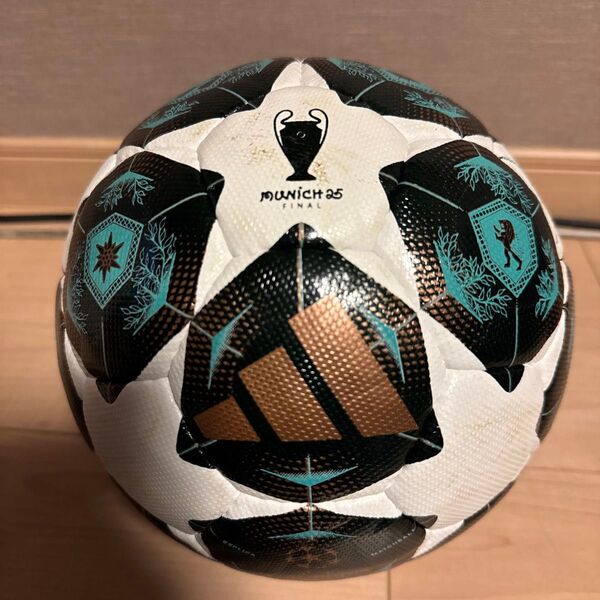 アディダス(adidas)(キッズ)サッカーボール 4号球 検定球 フィナーレ ミュンヘン リーグルシアーダ 【穴あり】