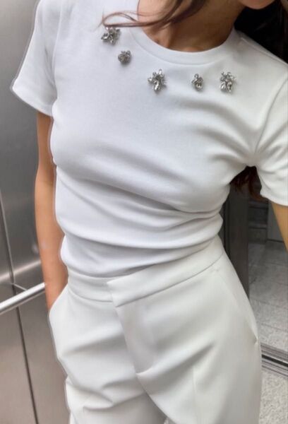 zara ビジューTシャツ