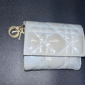 Dior (クリスチャンディオール) 三つ折り財布 ロータスウォレット エナメル カナージュ ラムスキン