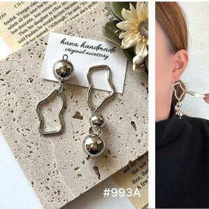 #993A 再販 シルバー ボール 大ぶり アシンメトリー ハンドメイド ピアス イヤリング じゃらじゃら 個性的