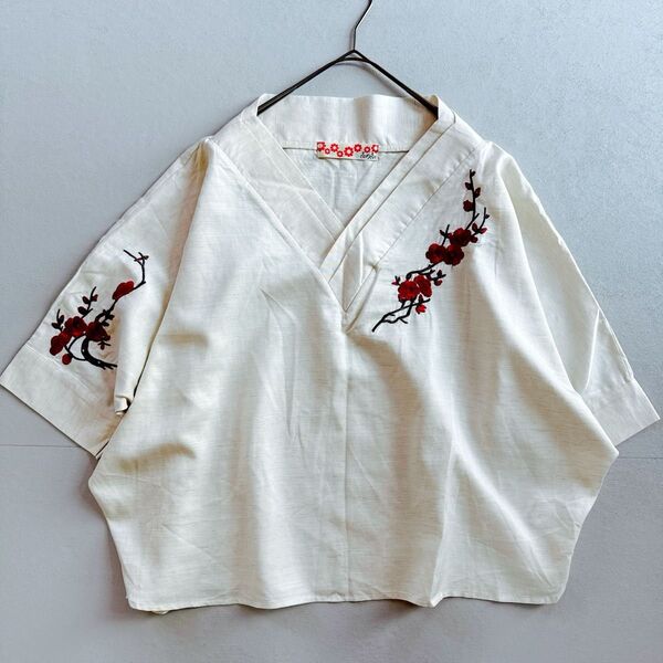 【美品】ふりふ 梅刺繍抜き衿ブラウス リネン混 麻混 和風