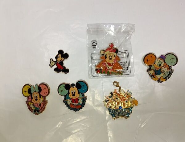 ディズニー ピンバッジ