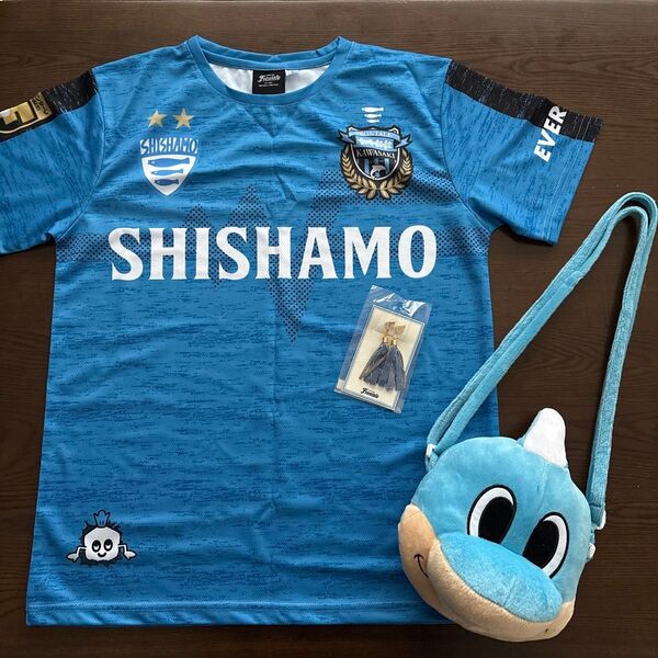 川崎フロンターレ Jリーグ SHISHAMO グッズ 3個セット Tシャツ イヤリング ミニショルダーバッグ