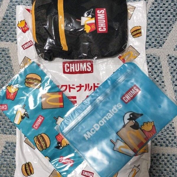 マクドナルド2023 福袋 CHUMS ミニショルダーバッグ ジッパーポーチ クリーナークロス コラボ未使用品